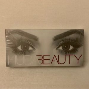 Huda Beauty Scarlett #8 False Lashes NWT